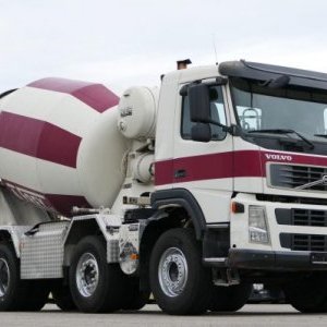 foto 32t concrete mixer Volvo 8x4