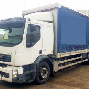 foto EUR5 Volvo 7.5m 19.5t bed lowdeck-trailer air sail FE320