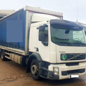 foto EUR5 Volvo 7.5m 19.5t bed lowdeck-trailer air sail FE320