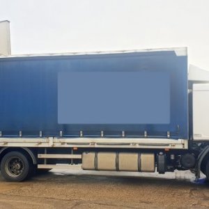 foto EUR5 Volvo 7.5m 19.5t bed lowdeck-trailer air sail FE320