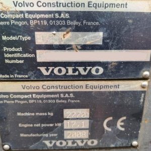 foto 2.77t mini-excavator Volvo EC25, 4-buckets