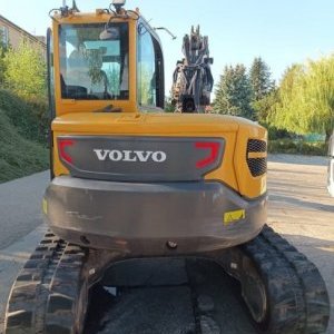 foto 9t excavator rubber ofset Volvo ECR88D