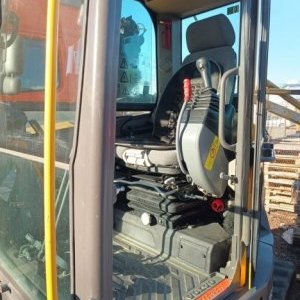 foto 9t excavator rubber ofset Volvo ECR88D