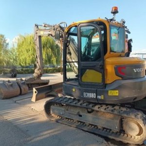 foto 9t excavator rubber ofset Volvo ECR88D